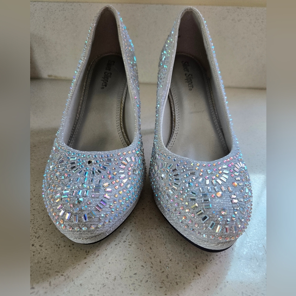 NWT Silver Slipper Rhinestone Stiletto Heels Size 7 - Picture 6 of 6